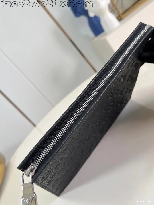 WIS VUITTON POCHETTE LOUIS VOYAGE MM 0715